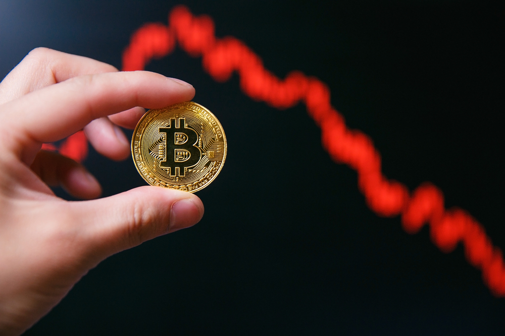 Цена биткоина уходила ниже 50 тыс. долларов, но вновь восстанавливается
